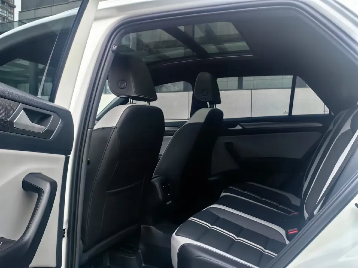 2024 Volkswagen T-Roc 1.5T 160HP L4 7DCT,autocango,china used car exporter,china ev exporter,chinese used car exporter,chinese used ev exporter