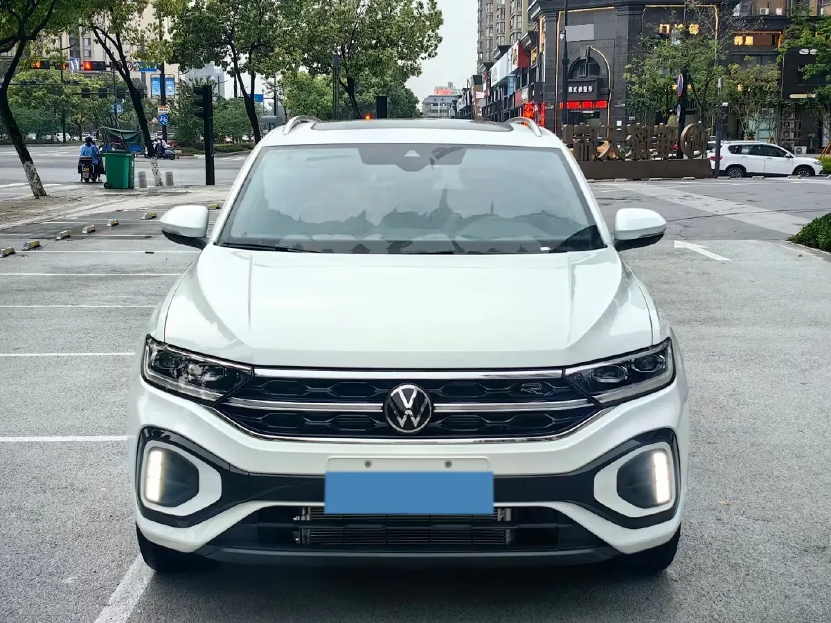 2024 Volkswagen T-Roc 1.5T 160HP L4 7DCT,autocango,china used car exporter,china ev exporter,chinese used car exporter,chinese used ev exporter