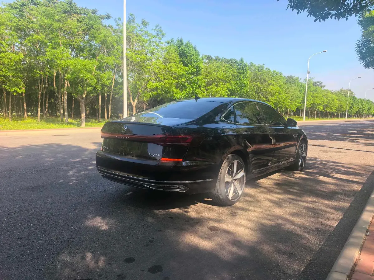 2023 Volkswagen Passat 2.0T 220HP L4 7DCT,autocango,china used car exporter,china ev exporter,chinese used car exporter,chinese used ev exporter