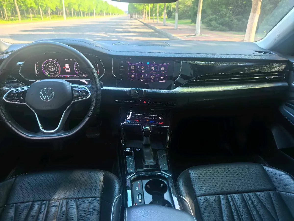 2023 Volkswagen Passat 2.0T 220HP L4 7DCT,autocango,china used car exporter,china ev exporter,chinese used car exporter,chinese used ev exporter