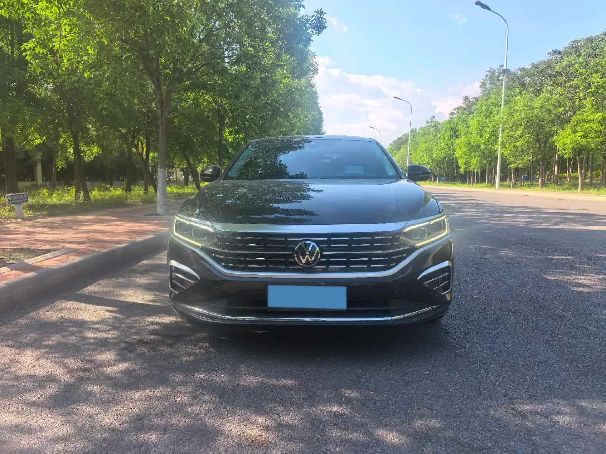 2023 Volkswagen Passat 2.0T 220HP L4 7DCT,autocango,china used car exporter,china ev exporter,chinese used car exporter,chinese used ev exporter