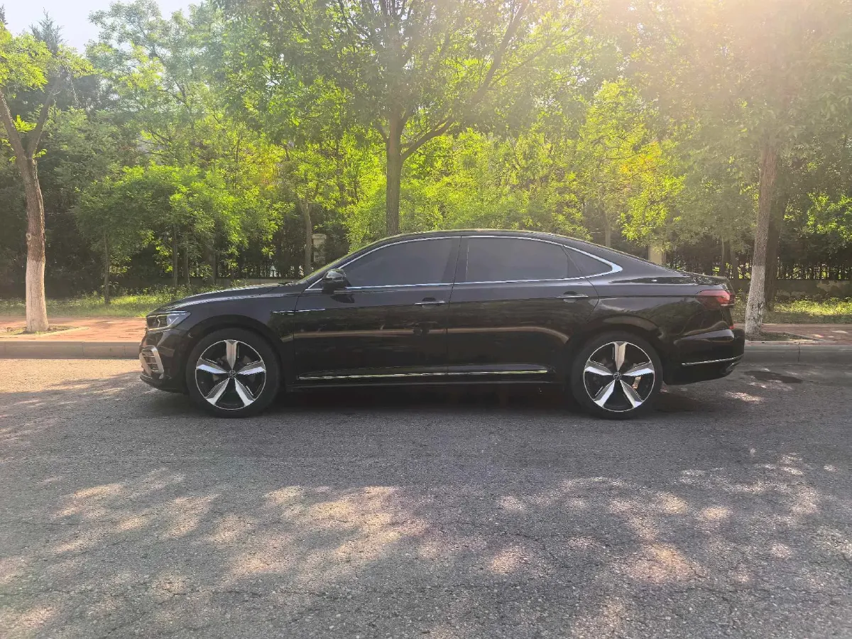 2023 Volkswagen Passat 2.0T 220HP L4 7DCT,autocango,china used car exporter,china ev exporter,chinese used car exporter,chinese used ev exporter