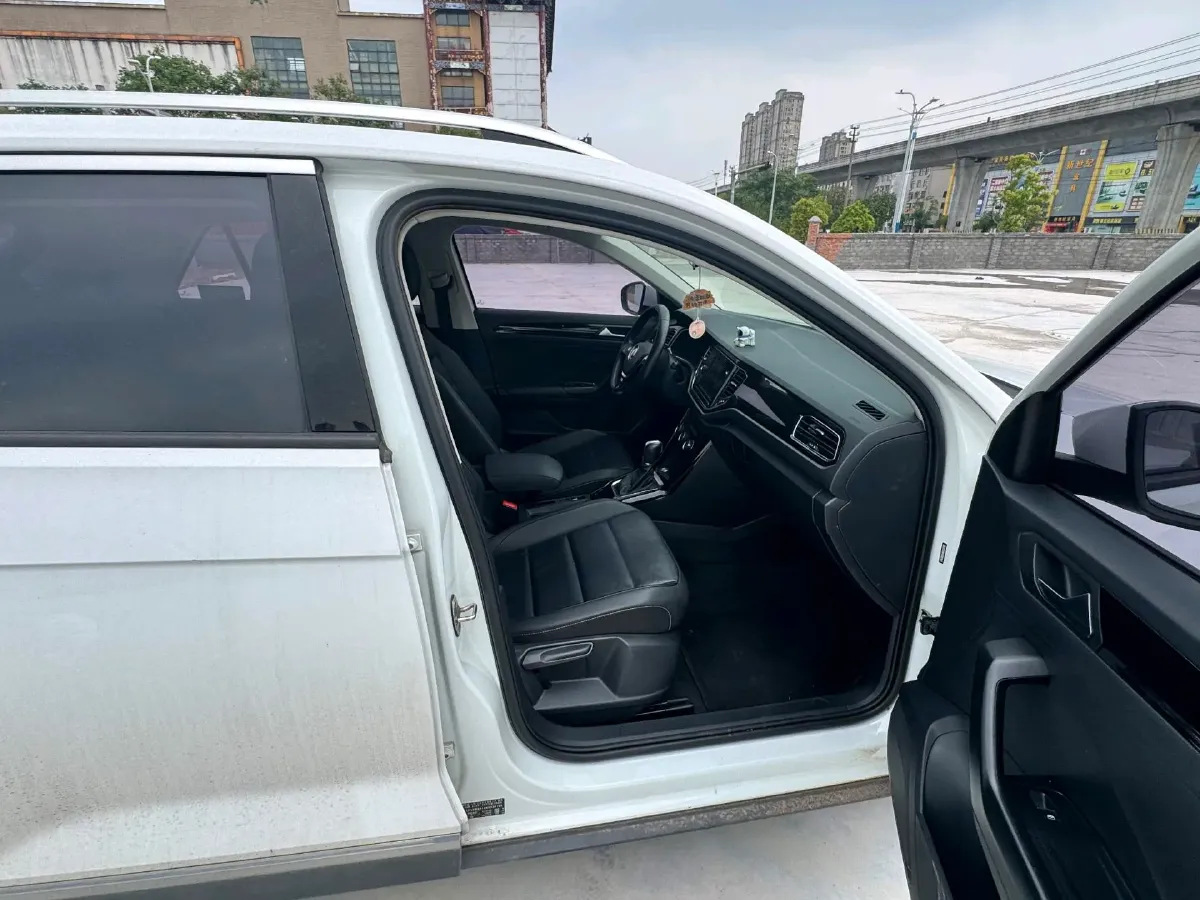 2019 Volkswagen T-Roc 1.4T 150HP L4 7DCT,autocango,china used car exporter,china ev exporter,chinese used car exporter,chinese used ev exporter