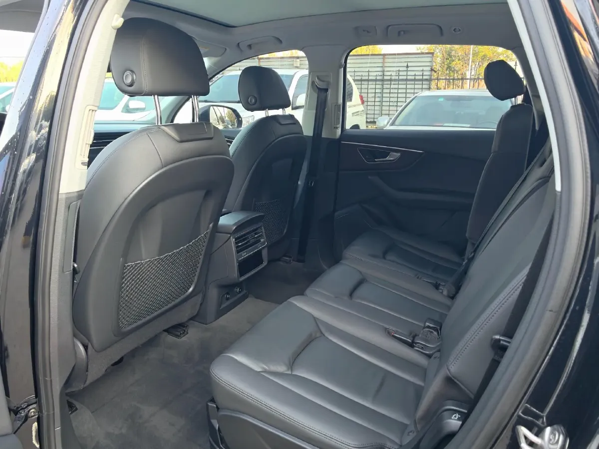 2021 Audi Q7 2.0T 245HP L4 8AT,autocango,china used car exporter,china ev exporter,chinese used car exporter,chinese used ev exporter