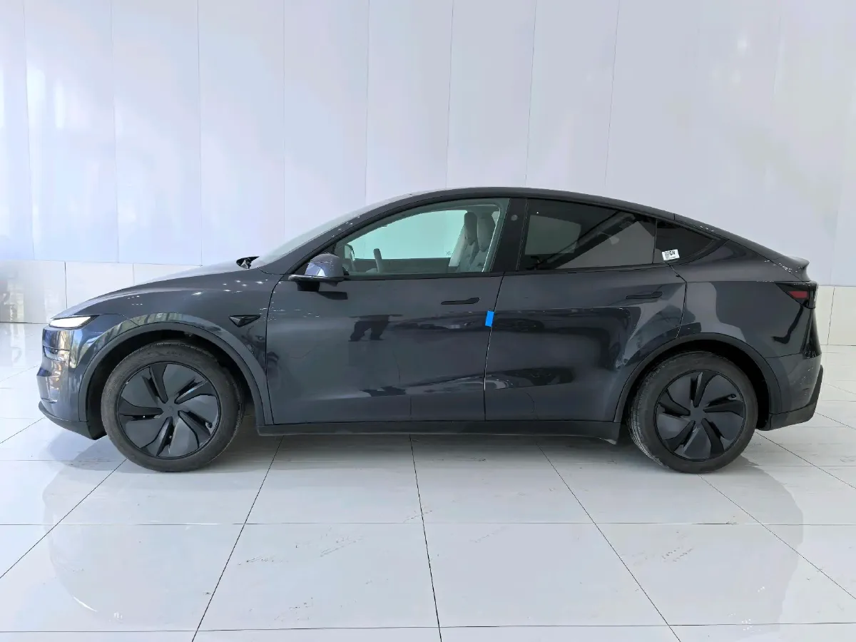 2025 Tesla Model Y BEV 62.5KWH,autocango,china used car exporter,china ev exporter,chinese used car exporter,chinese used ev exporter