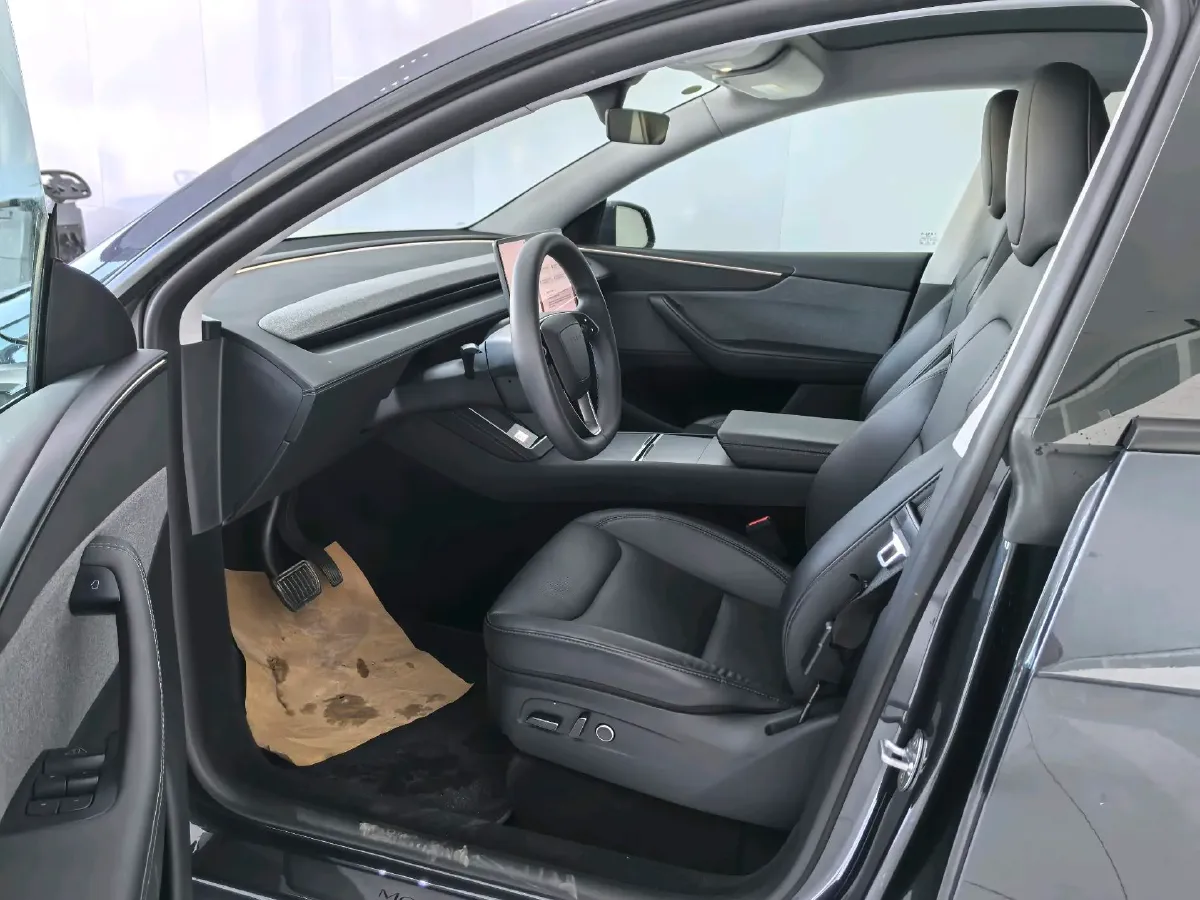 2025 Tesla Model Y BEV 62.5KWH,autocango,china used car exporter,china ev exporter,chinese used car exporter,chinese used ev exporter