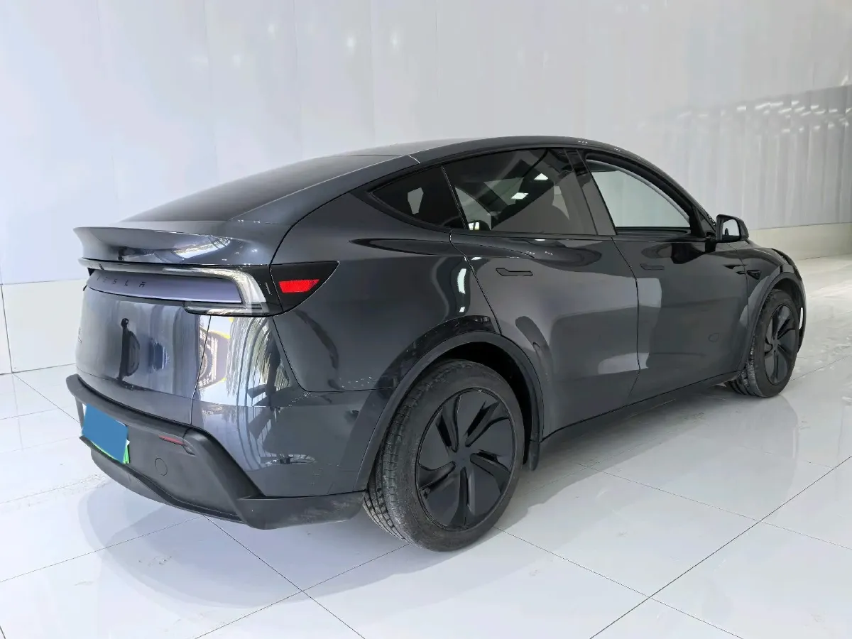 2025 Tesla Model Y BEV 62.5KWH,autocango,china used car exporter,china ev exporter,chinese used car exporter,chinese used ev exporter