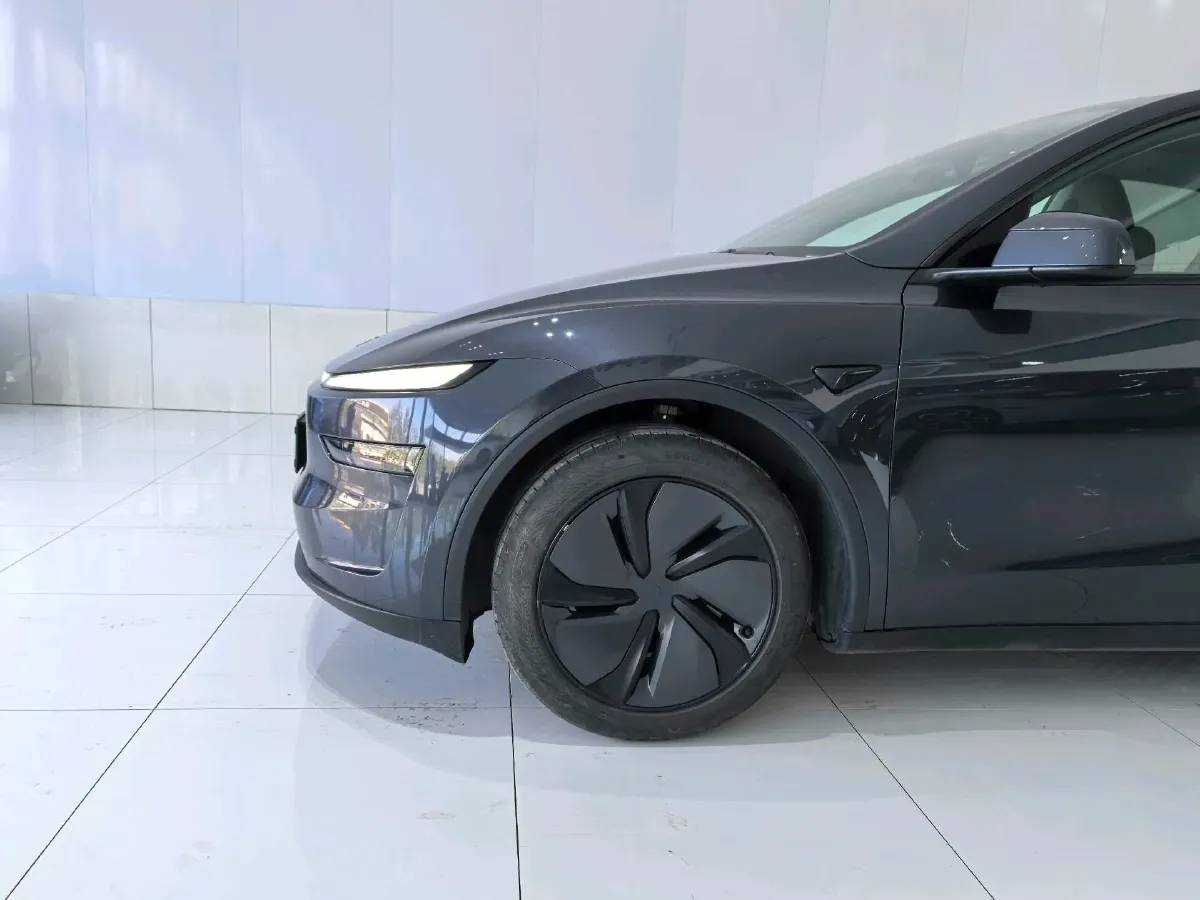 2025 Tesla Model Y BEV 62.5KWH,autocango,china used car exporter,china ev exporter,chinese used car exporter,chinese used ev exporter
