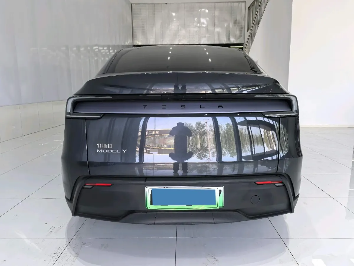 2025 Tesla Model Y BEV 62.5KWH,autocango,china used car exporter,china ev exporter,chinese used car exporter,chinese used ev exporter