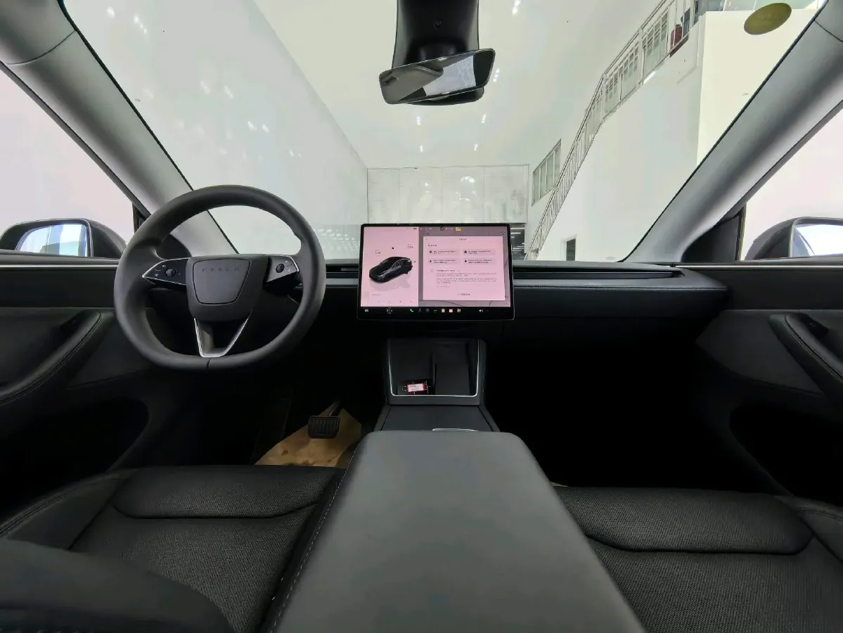2025 Tesla Model Y BEV 62.5KWH,autocango,china used car exporter,china ev exporter,chinese used car exporter,chinese used ev exporter