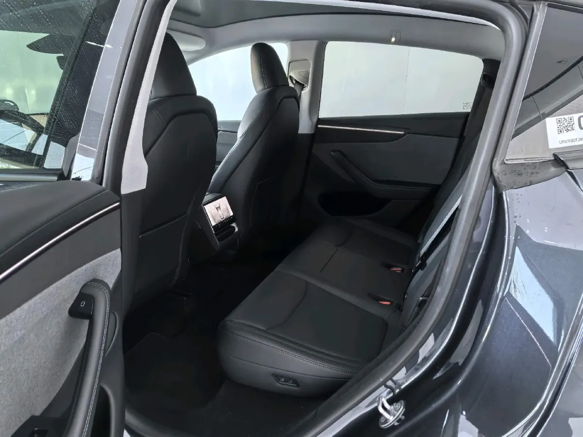 2025 Tesla Model Y BEV 62.5KWH,autocango,china used car exporter,china ev exporter,chinese used car exporter,chinese used ev exporter