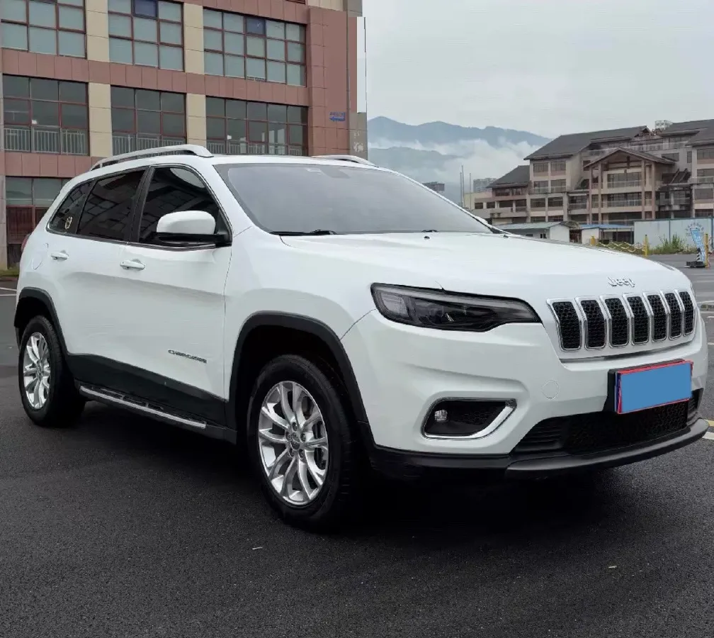 2019 Jeep Cherokee 2.0L 148HP L4 9AT,autocango,china used car exporter,china ev exporter,chinese used car exporter,chinese used ev exporter