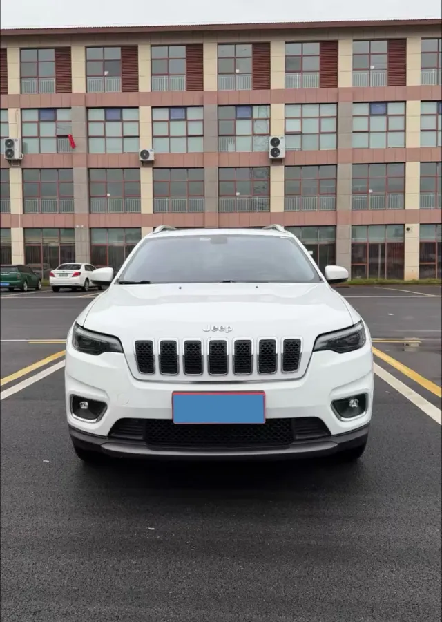 2019 Jeep Cherokee 2.0L 148HP L4 9AT,autocango,china used car exporter,china ev exporter,chinese used car exporter,chinese used ev exporter