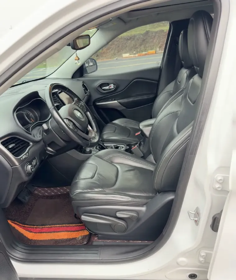 2019 Jeep Cherokee 2.0L 148HP L4 9AT,autocango,china used car exporter,china ev exporter,chinese used car exporter,chinese used ev exporter