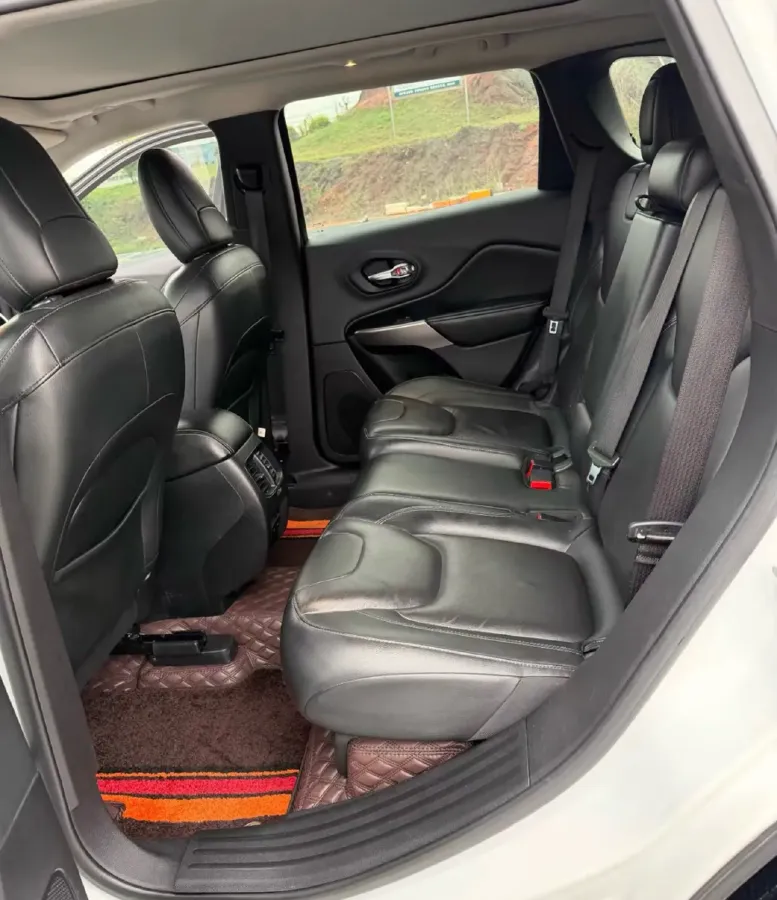2019 Jeep Cherokee 2.0L 148HP L4 9AT,autocango,china used car exporter,china ev exporter,chinese used car exporter,chinese used ev exporter
