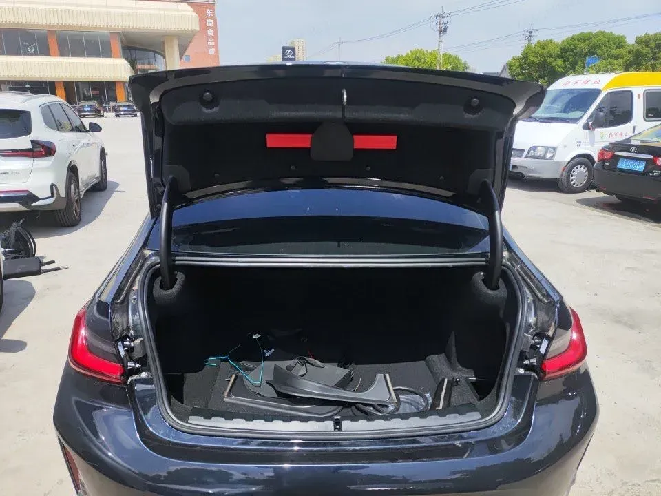 2023 BMW 3 Series 2.0T 156HP L4 8AT,autocango,china used car exporter,china ev exporter,chinese used car exporter,chinese used ev exporter