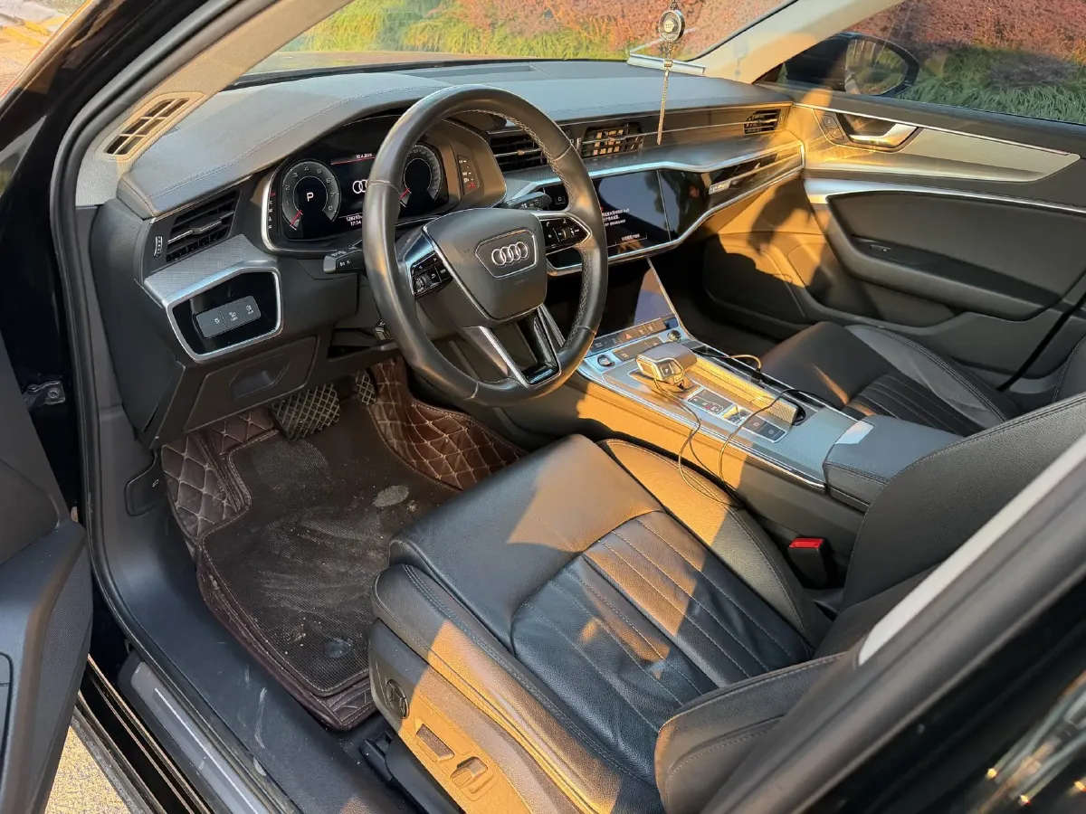 2022 Audi A6L 2.0T 224HP L4 7DCT,autocango,china used car exporter,china ev exporter,chinese used car exporter,chinese used ev exporter