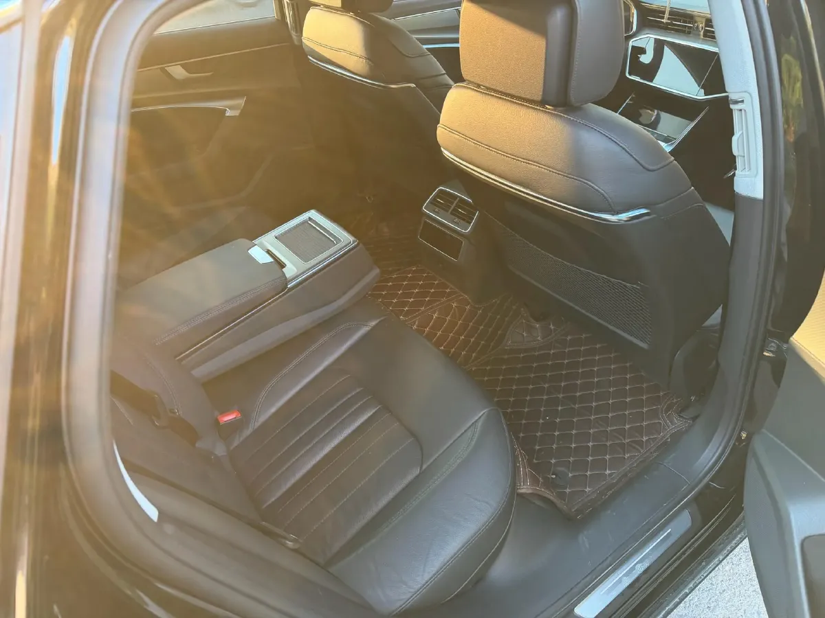 2022 Audi A6L 2.0T 224HP L4 7DCT,autocango,china used car exporter,china ev exporter,chinese used car exporter,chinese used ev exporter