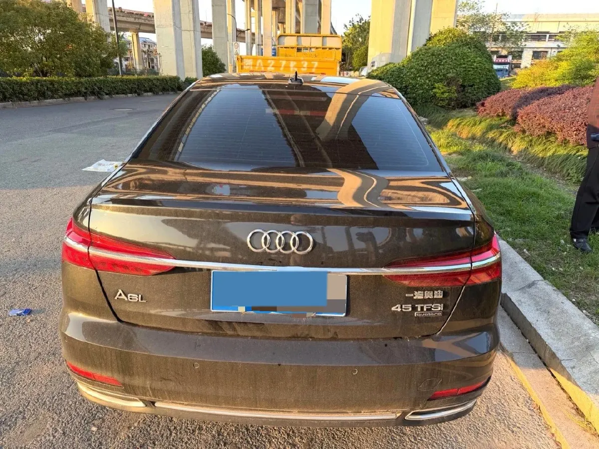 2022 Audi A6L 2.0T 224HP L4 7DCT,autocango,china used car exporter,china ev exporter,chinese used car exporter,chinese used ev exporter