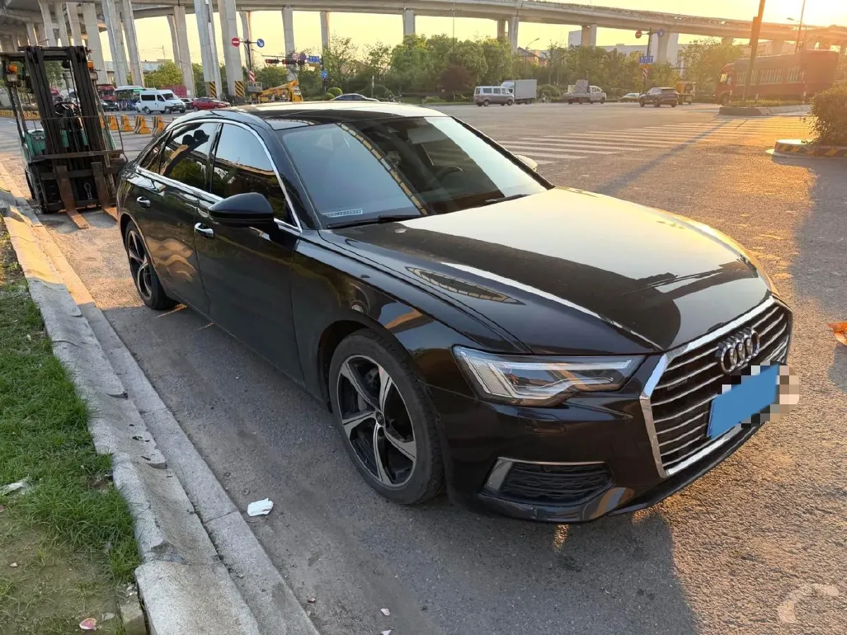 2022 Audi A6L 2.0T 224HP L4 7DCT,autocango,china used car exporter,china ev exporter,chinese used car exporter,chinese used ev exporter