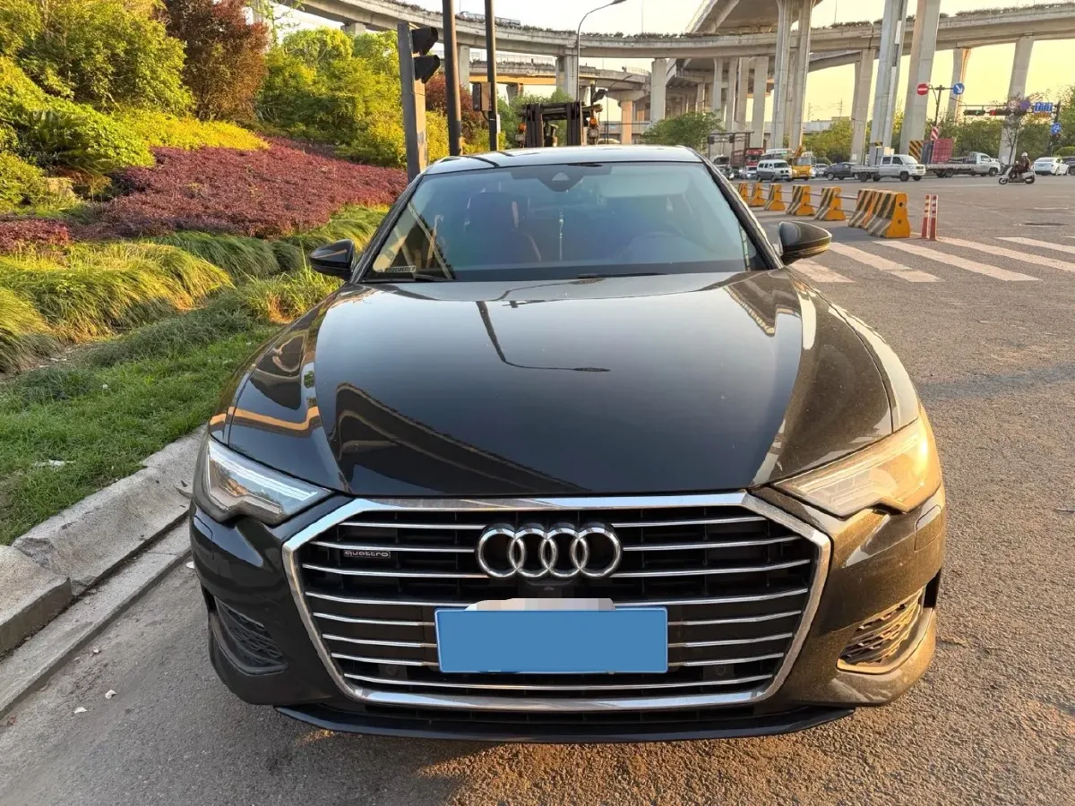 2022 Audi A6L 2.0T 224HP L4 7DCT,autocango,china used car exporter,china ev exporter,chinese used car exporter,chinese used ev exporter