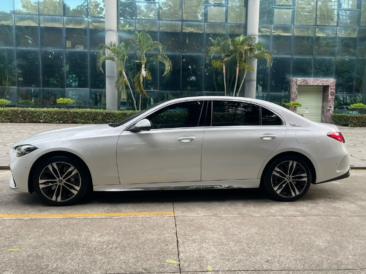 2023 Mercedes-Benz C Class 2.0T 204HP L4 9AT PHEV 25.4KWH,autocango,china used car exporter,china ev exporter,chinese used car exporter,chinese used ev exporter