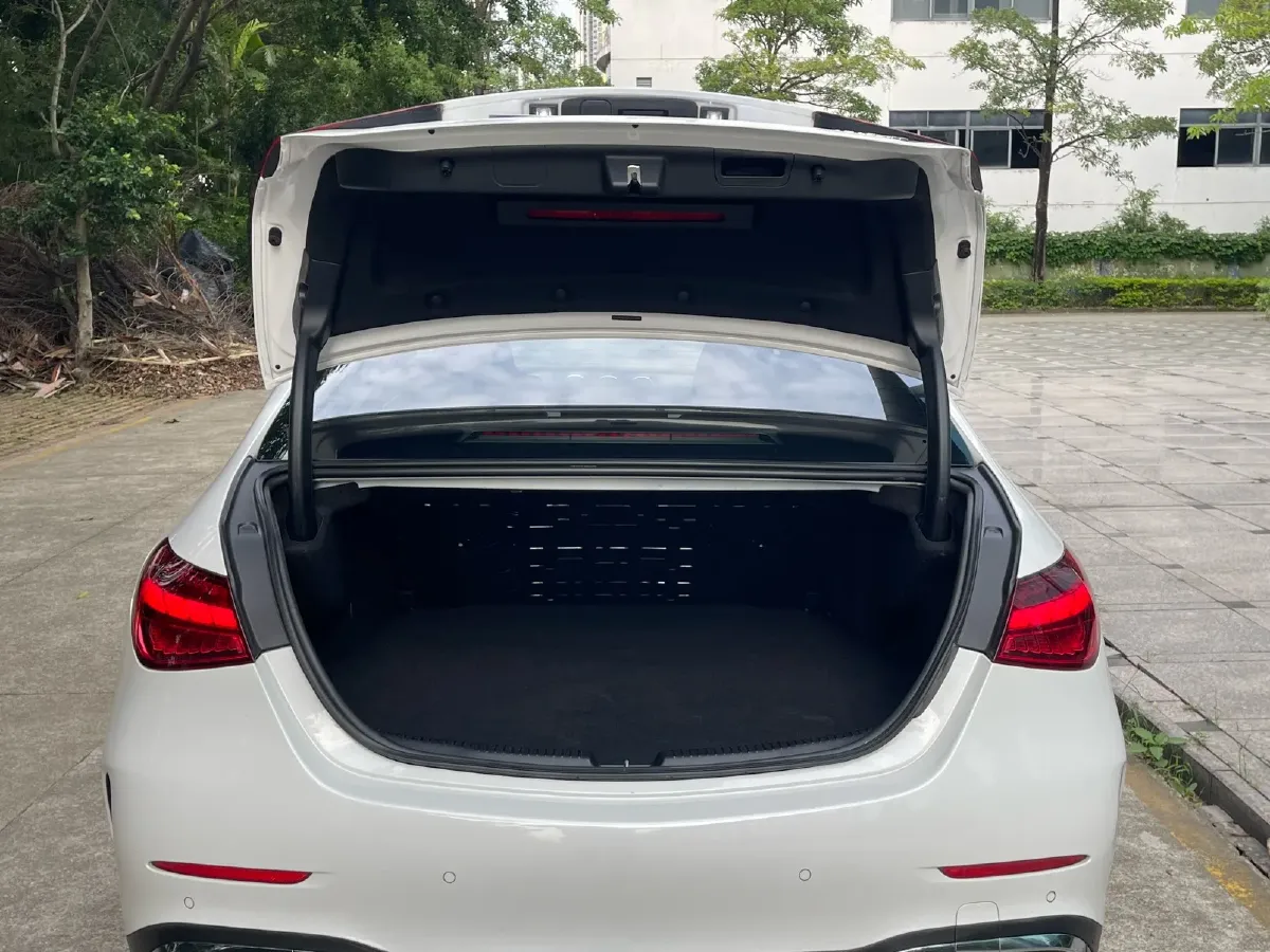 2023 Mercedes-Benz C Class 2.0T 204HP L4 9AT PHEV 25.4KWH,autocango,china used car exporter,china ev exporter,chinese used car exporter,chinese used ev exporter