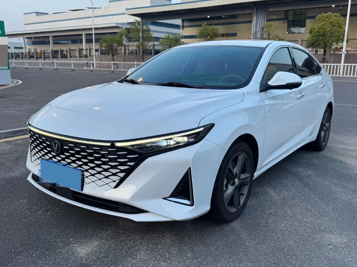 2023 ChangAn Raeton Plus 1.5T 188HP L4 7DCT,autocango,china used car exporter,china ev exporter,chinese used car exporter,chinese used ev exporter