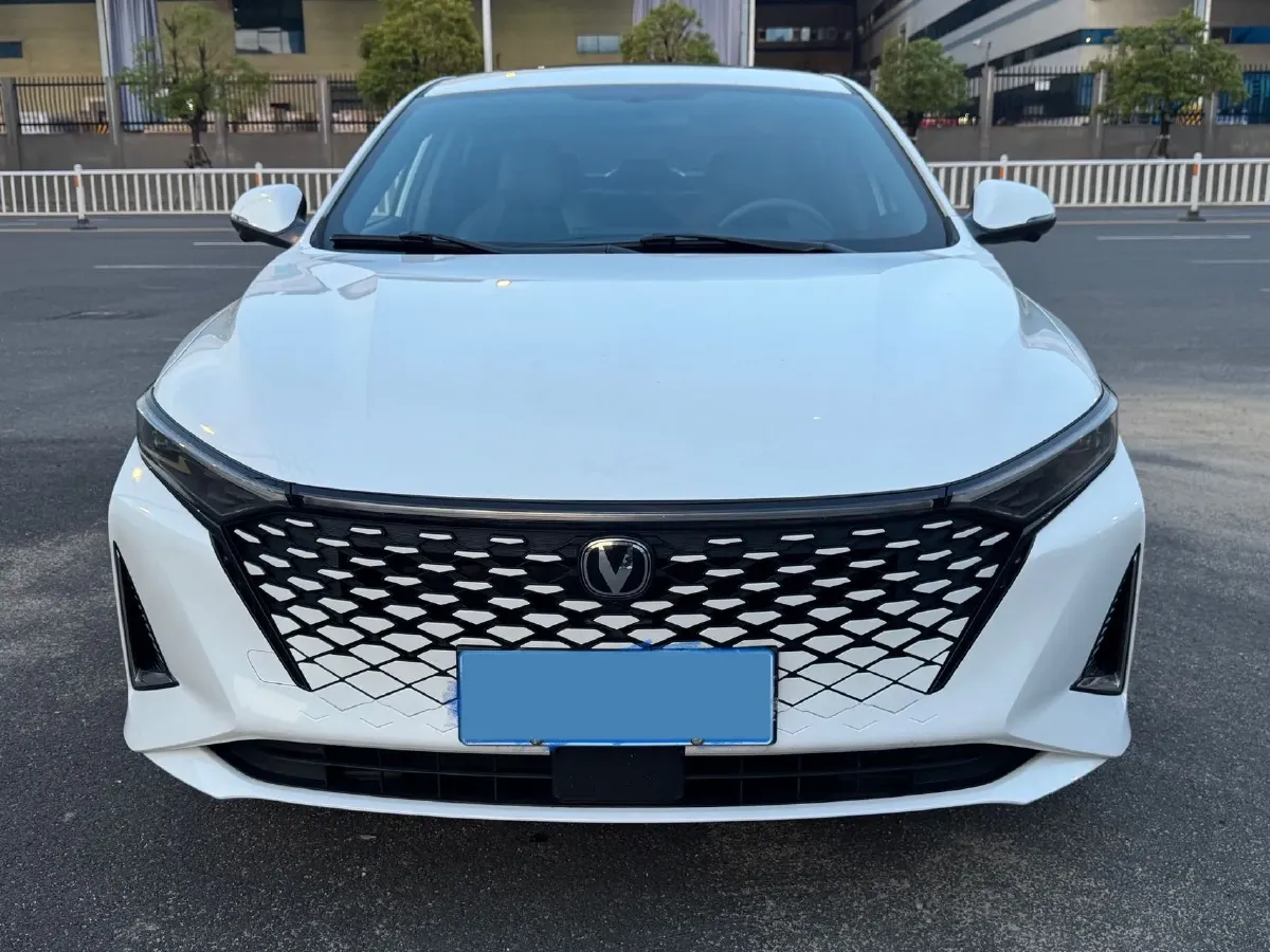 2023 ChangAn Raeton Plus 1.5T 188HP L4 7DCT,autocango,china used car exporter,china ev exporter,chinese used car exporter,chinese used ev exporter