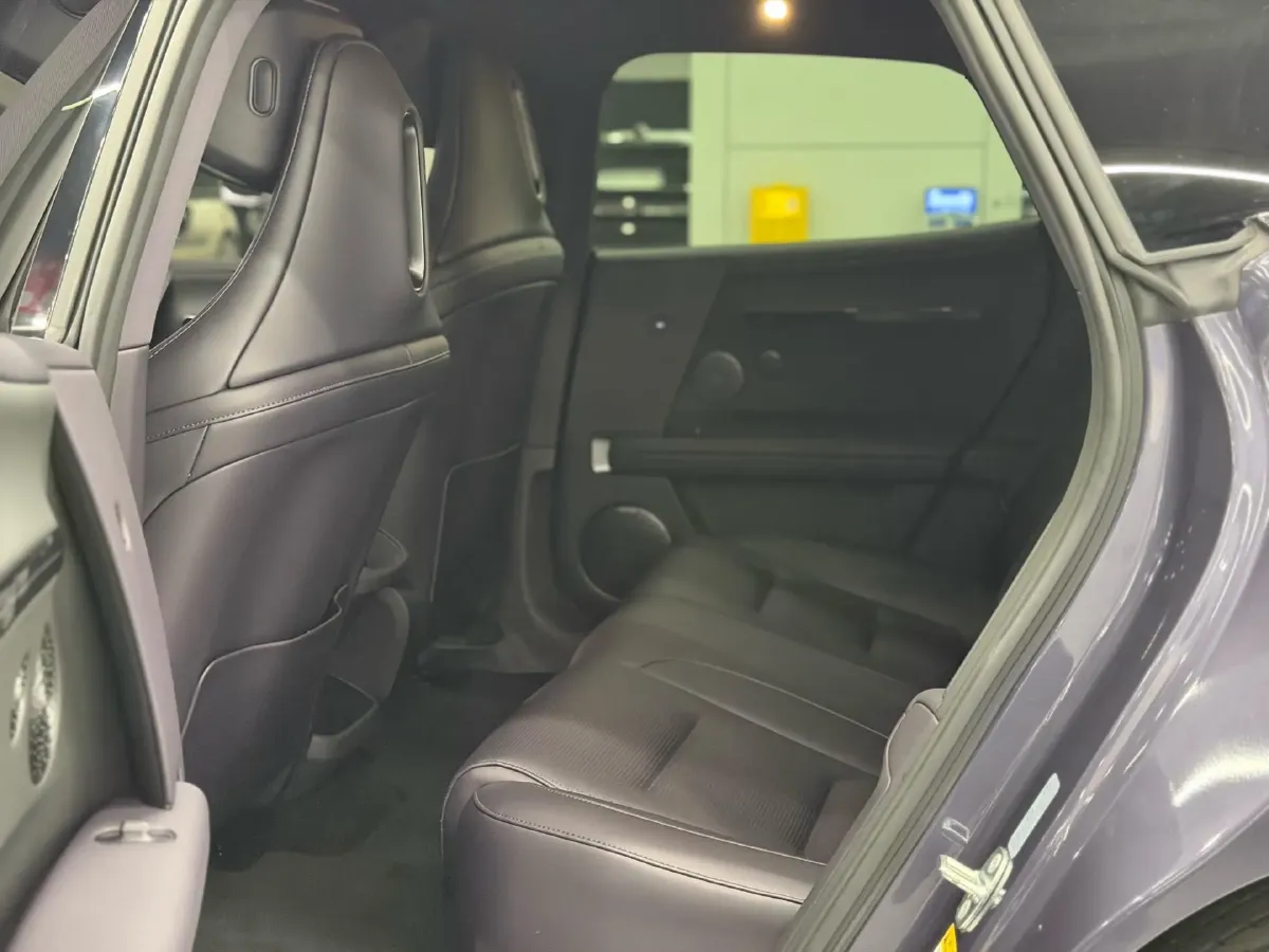 2025 Avatr 06 BEV,autocango,china used car exporter,china ev exporter,chinese used car exporter,chinese used ev exporter