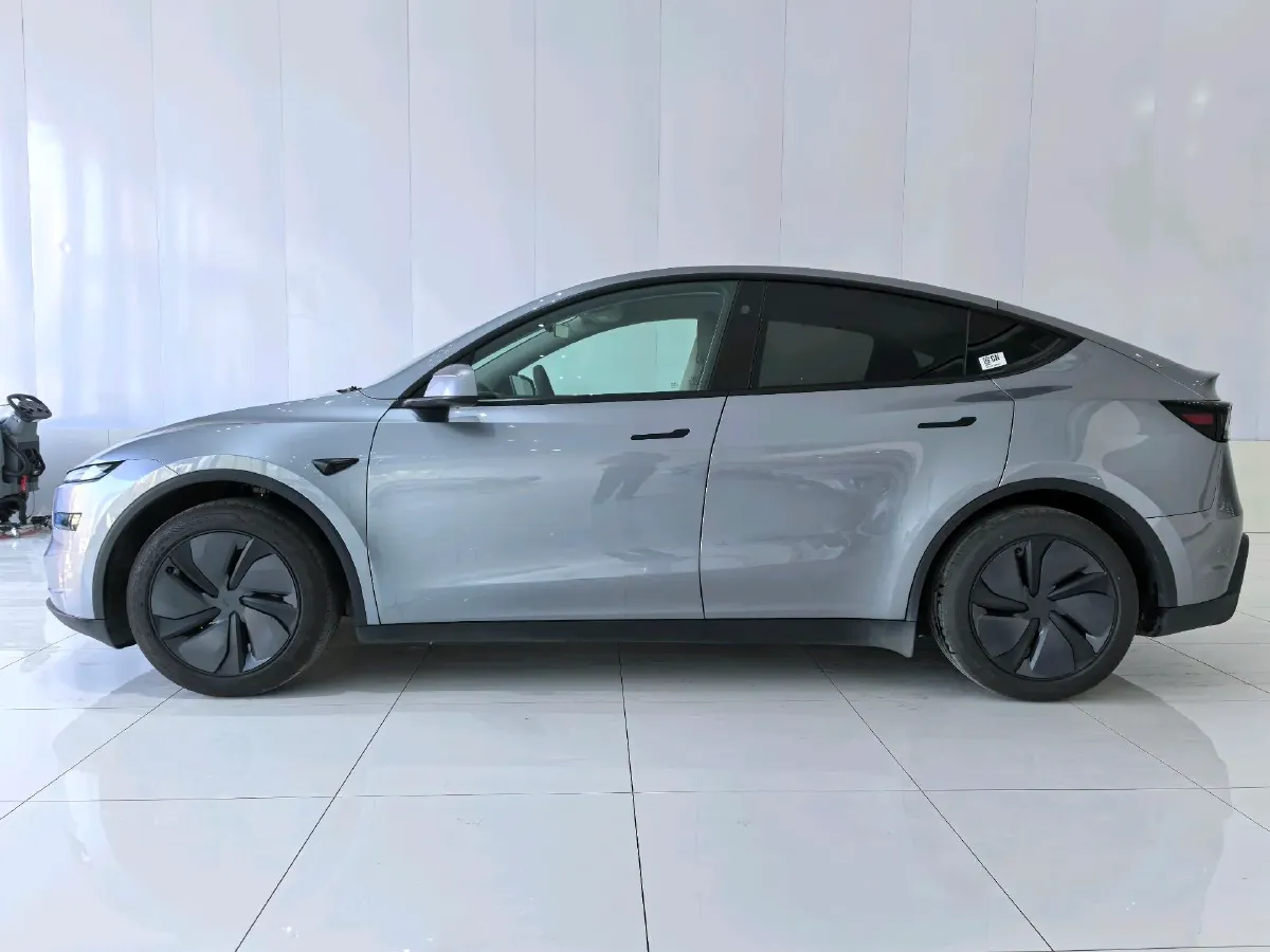 2025 Tesla Model Y BEV 62.5KWH,autocango,china used car exporter,china ev exporter,chinese used car exporter,chinese used ev exporter