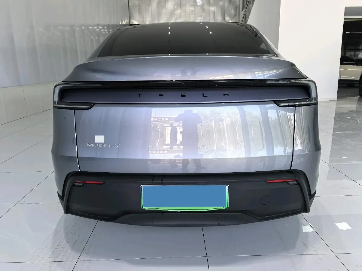 2025 Tesla Model Y BEV 62.5KWH,autocango,china used car exporter,china ev exporter,chinese used car exporter,chinese used ev exporter