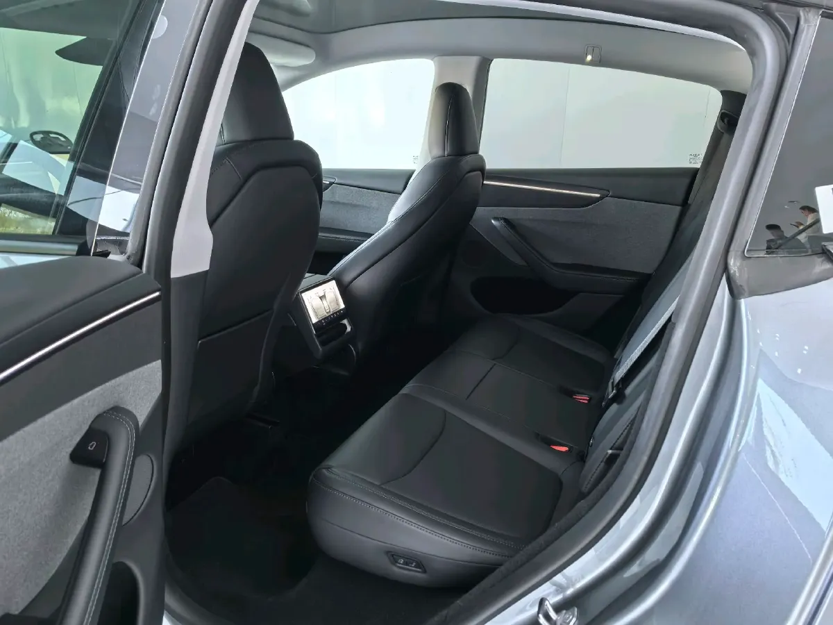 2025 Tesla Model Y BEV 62.5KWH,autocango,china used car exporter,china ev exporter,chinese used car exporter,chinese used ev exporter
