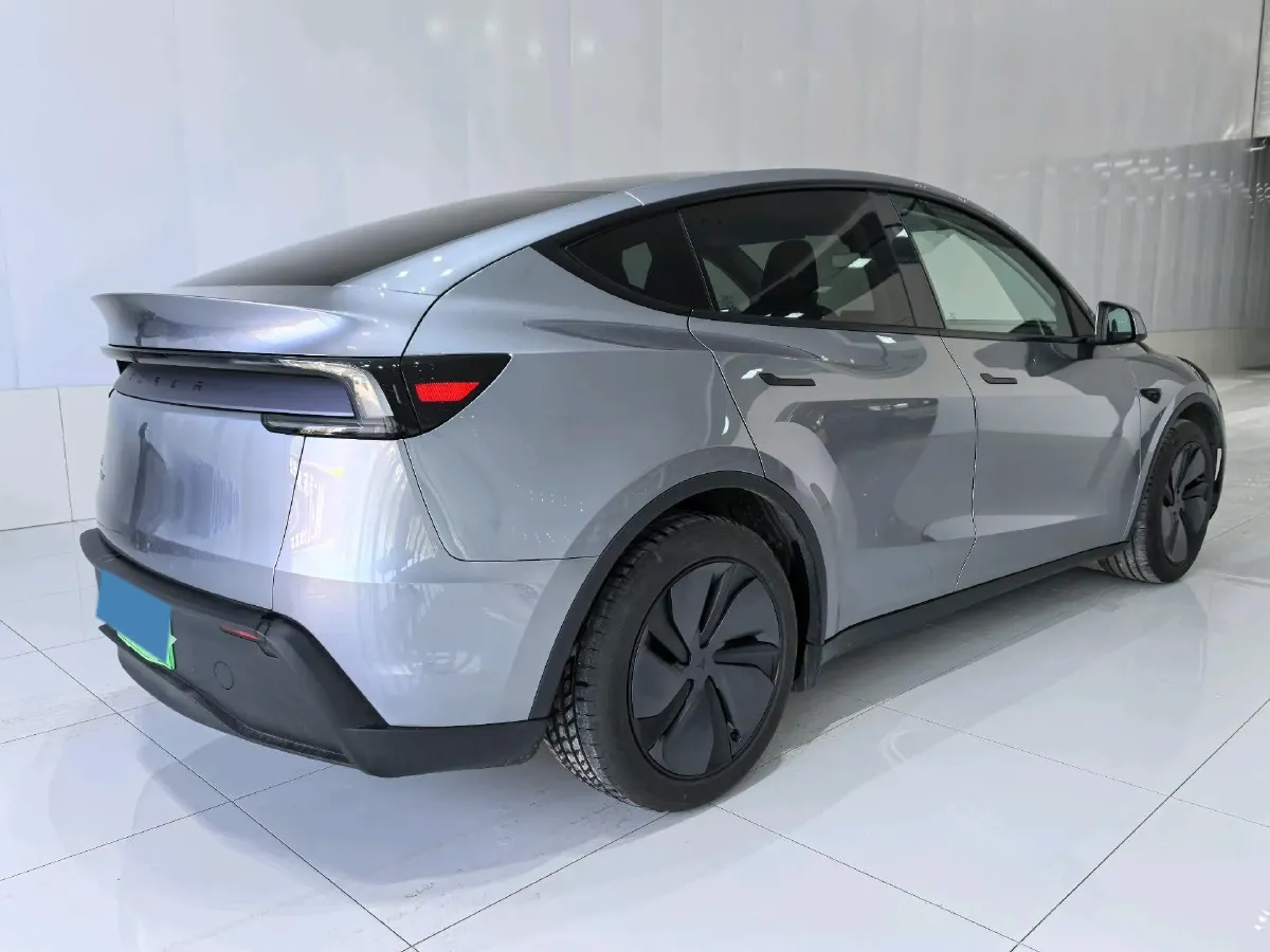 2025 Tesla Model Y BEV 62.5KWH,autocango,china used car exporter,china ev exporter,chinese used car exporter,chinese used ev exporter