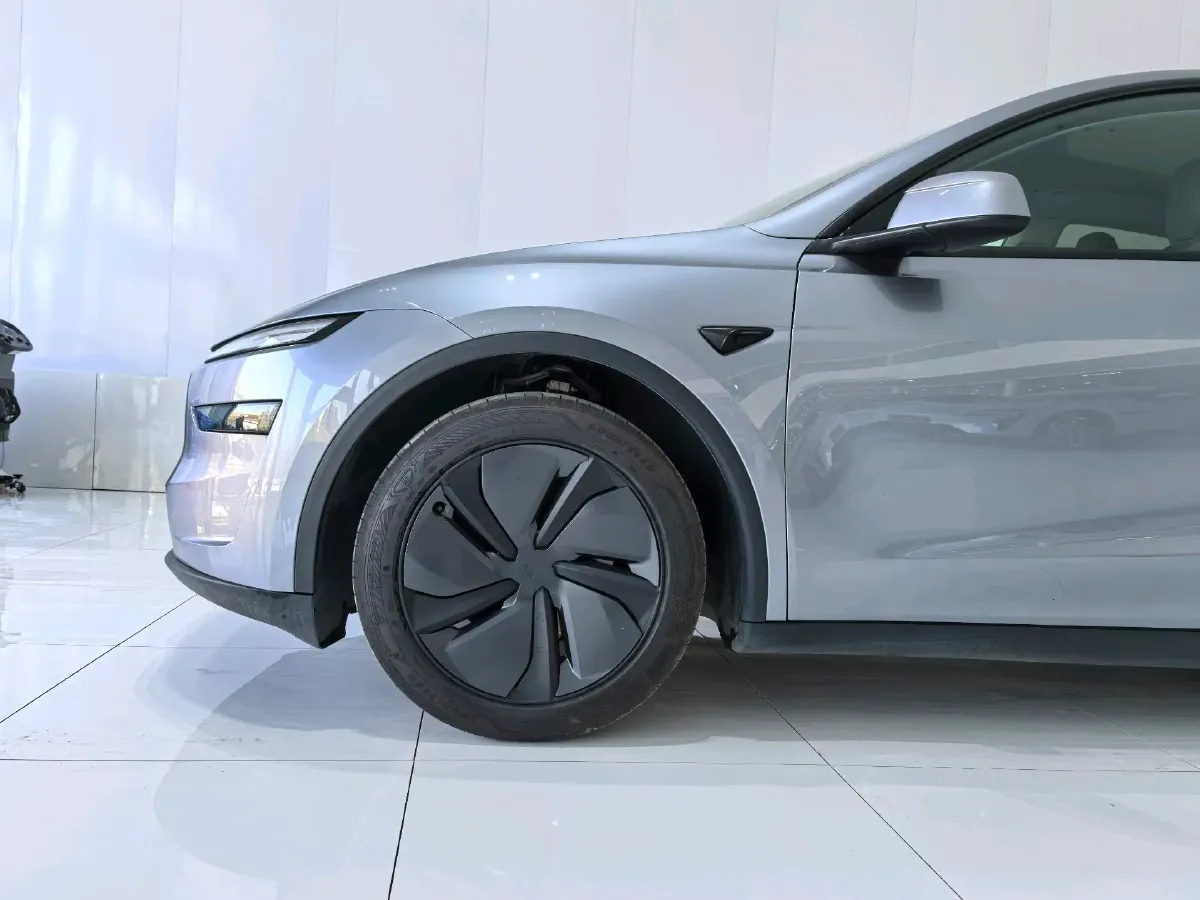 2025 Tesla Model Y BEV 62.5KWH,autocango,china used car exporter,china ev exporter,chinese used car exporter,chinese used ev exporter