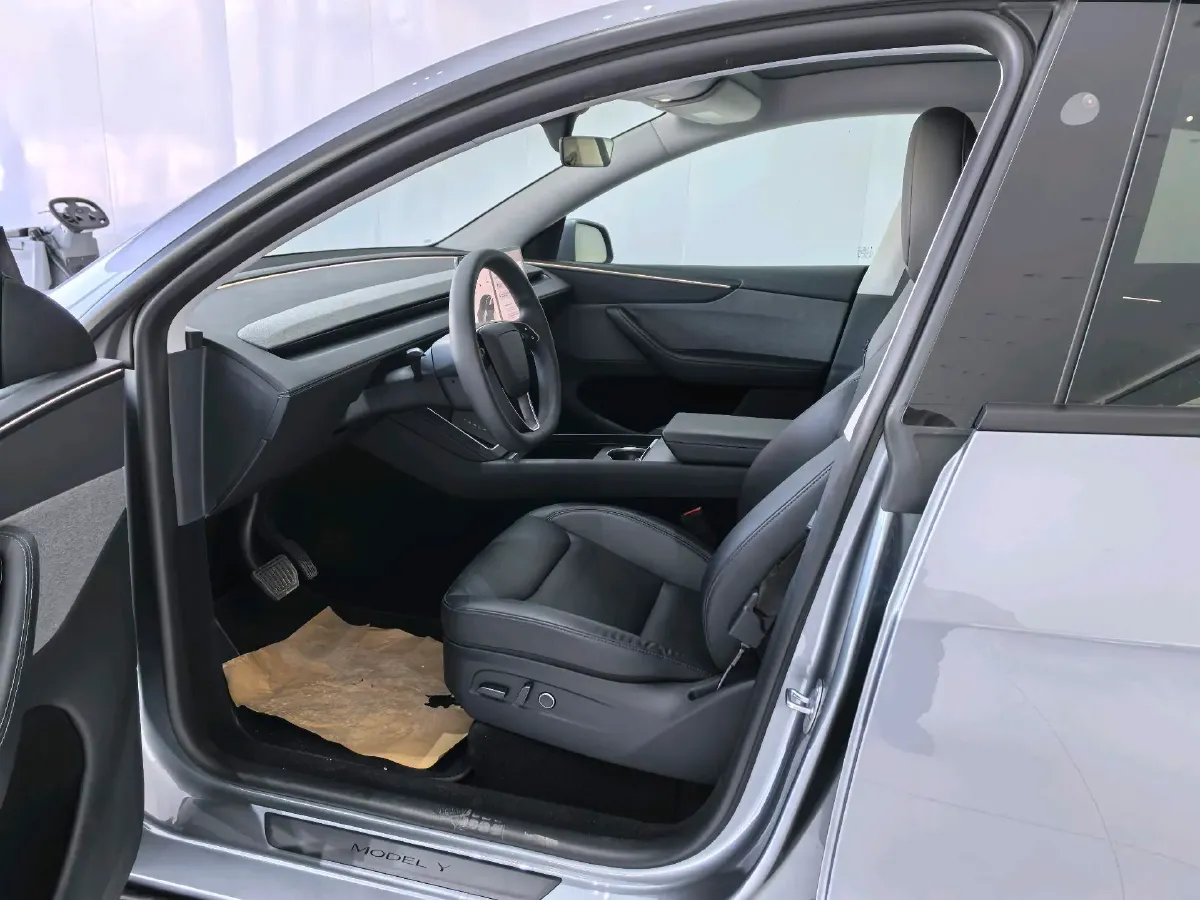2025 Tesla Model Y BEV 62.5KWH,autocango,china used car exporter,china ev exporter,chinese used car exporter,chinese used ev exporter