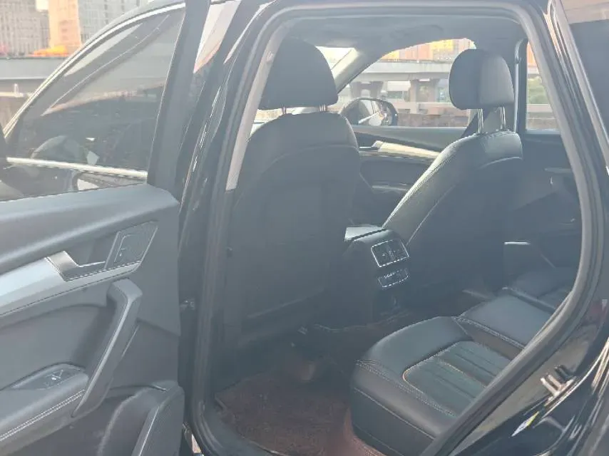 2020 Audi Q5L 2.0T 190HP L4 7DCT,autocango,china used car exporter,china ev exporter,chinese used car exporter,chinese used ev exporter