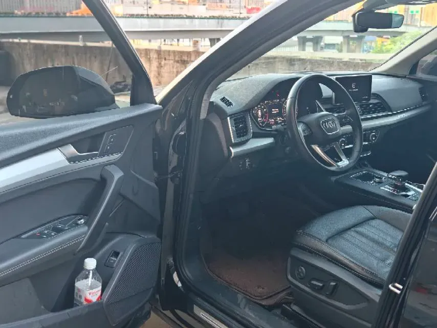 2020 Audi Q5L 2.0T 190HP L4 7DCT,autocango,china used car exporter,china ev exporter,chinese used car exporter,chinese used ev exporter