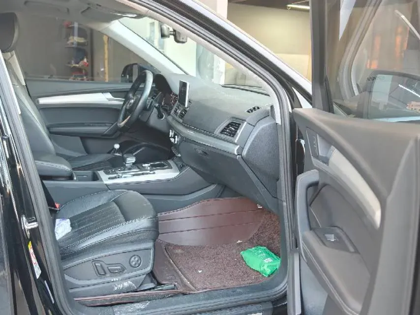 2020 Audi Q5L 2.0T 190HP L4 7DCT,autocango,china used car exporter,china ev exporter,chinese used car exporter,chinese used ev exporter