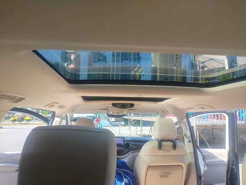 2022 Mercedes-Benz V Class 2.0T 211HP L4 9AT,autocango,china used car exporter,china ev exporter,chinese used car exporter,chinese used ev exporter