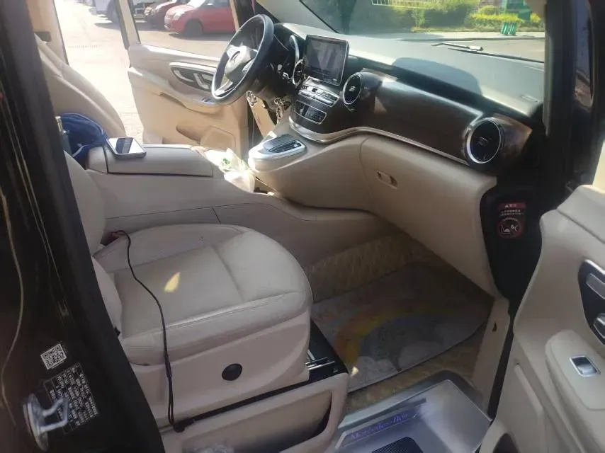 2022 Mercedes-Benz V Class 2.0T 211HP L4 9AT,autocango,china used car exporter,china ev exporter,chinese used car exporter,chinese used ev exporter