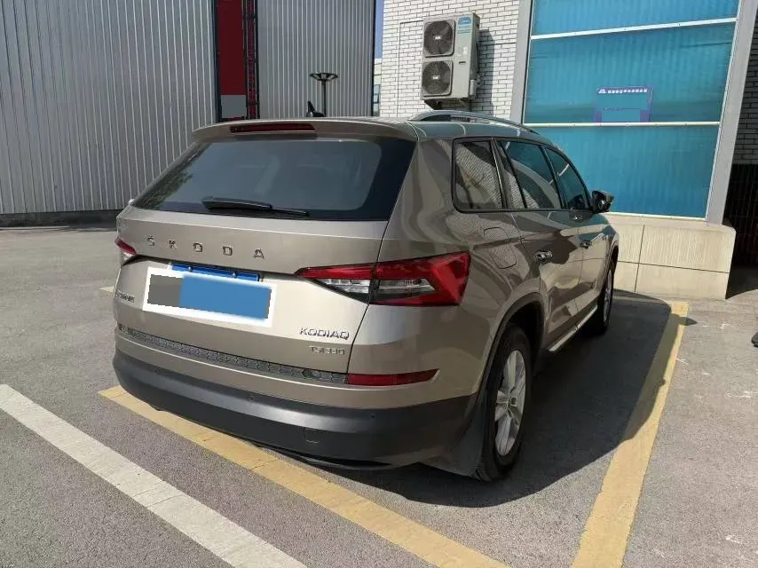 2021 Skoda Kodiak 2.0T 186HP L4 7DCT,autocango,china used car exporter,china ev exporter,chinese used car exporter,chinese used ev exporter