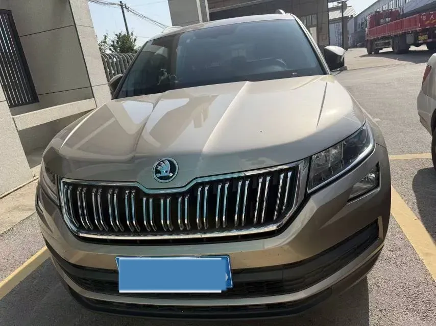2021 Skoda Kodiak 2.0T 186HP L4 7DCT,autocango,china used car exporter,china ev exporter,chinese used car exporter,chinese used ev exporter