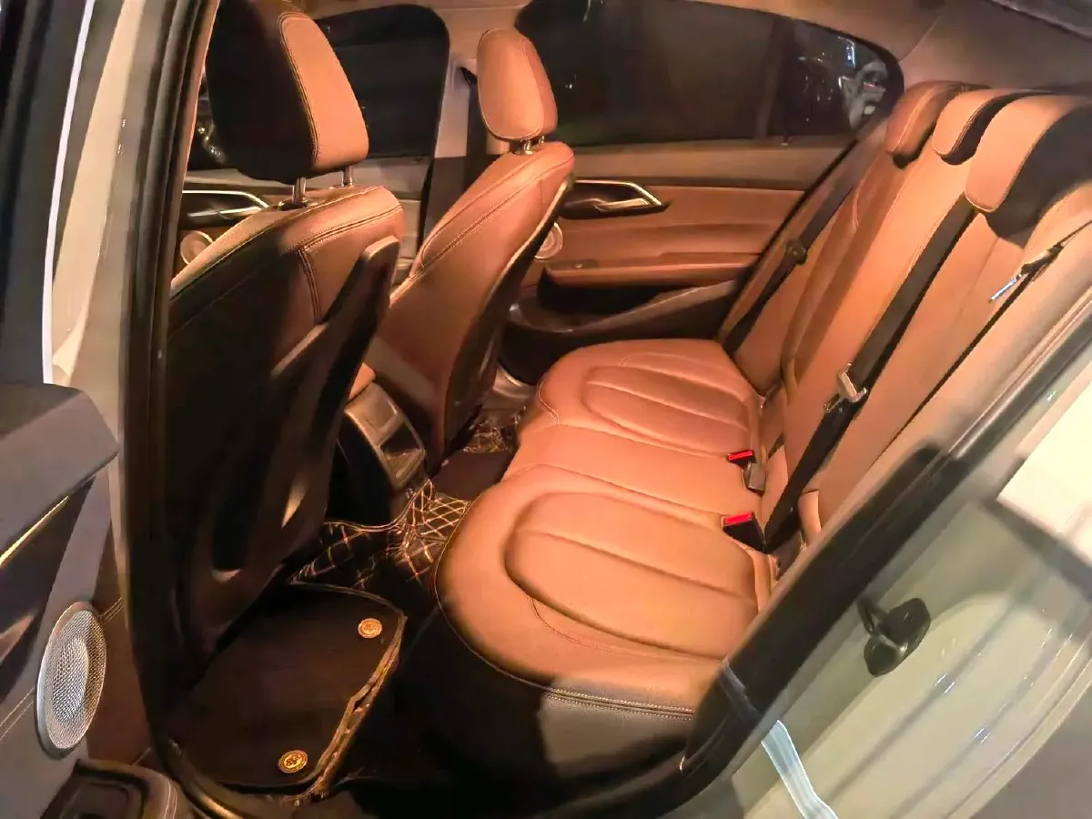 2023 BMW 1 Series 1.5T 136HP L3 7DCT,autocango,china used car exporter,china ev exporter,chinese used car exporter,chinese used ev exporter