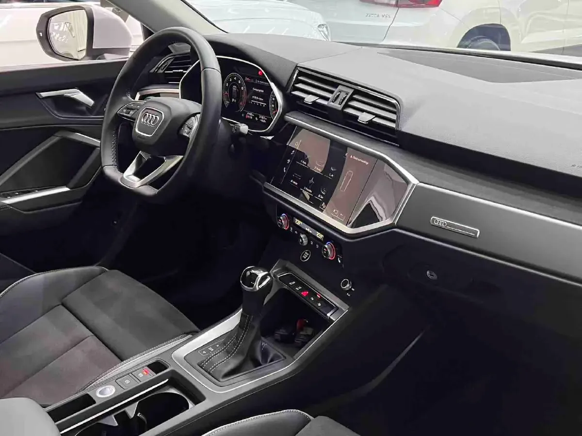 2023 Audi Q3 1.4T 150HP L4 7DCT,autocango,china used car exporter,china ev exporter,chinese used car exporter,chinese used ev exporter