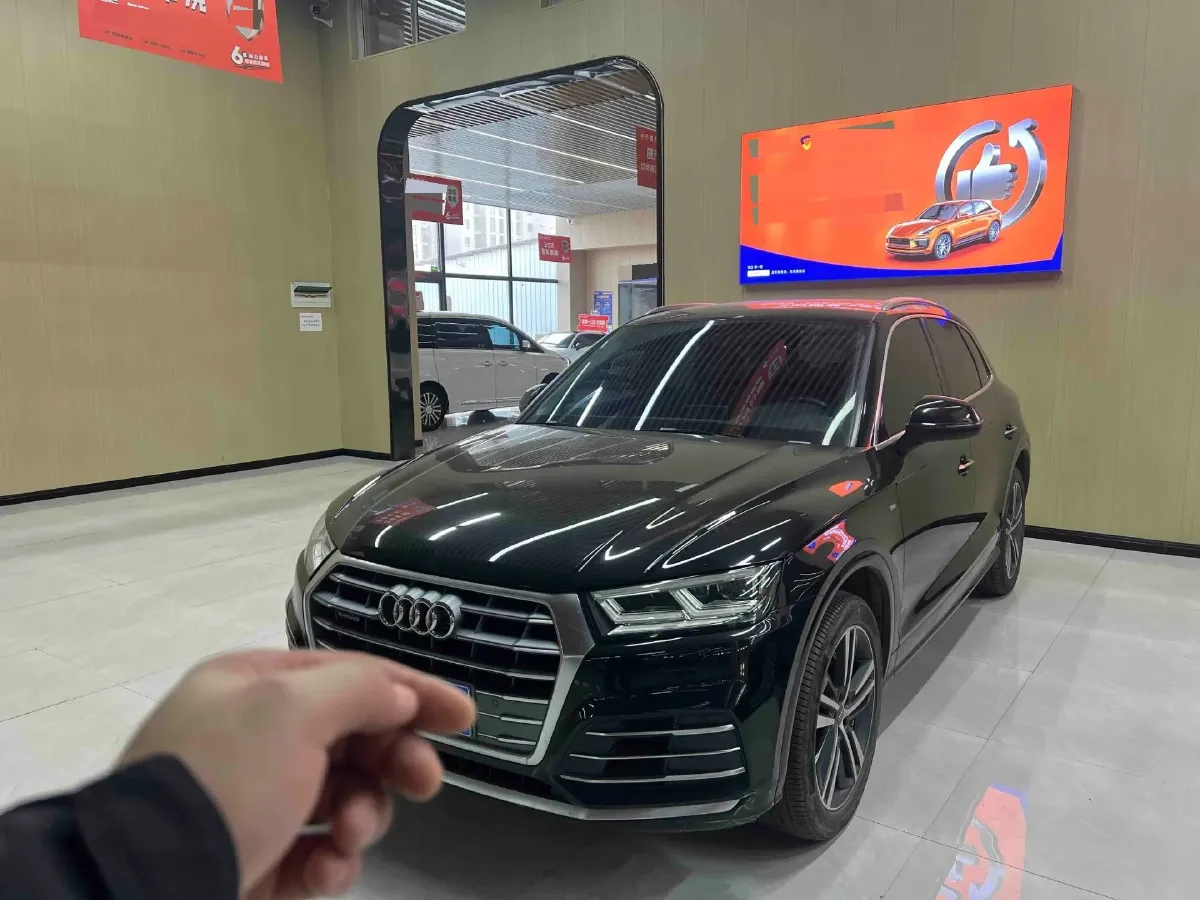 2020 Audi Q5L 2.0T 190HP L4 7DCT,autocango,china used car exporter,china ev exporter,chinese used car exporter,chinese used ev exporter