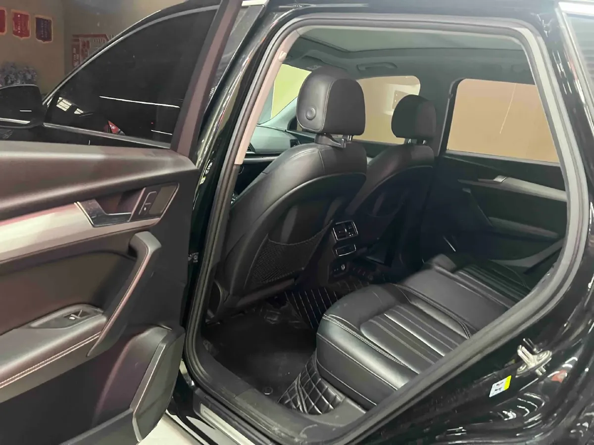 2020 Audi Q5L 2.0T 190HP L4 7DCT,autocango,china used car exporter,china ev exporter,chinese used car exporter,chinese used ev exporter