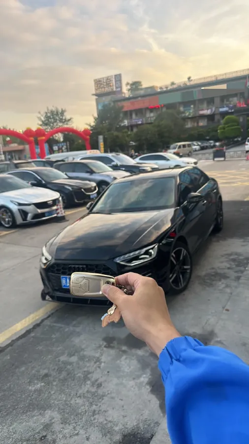 2022 Audi A4L 2.0T 190HP L4 7DCT,autocango,china used car exporter,china ev exporter,chinese used car exporter,chinese used ev exporter