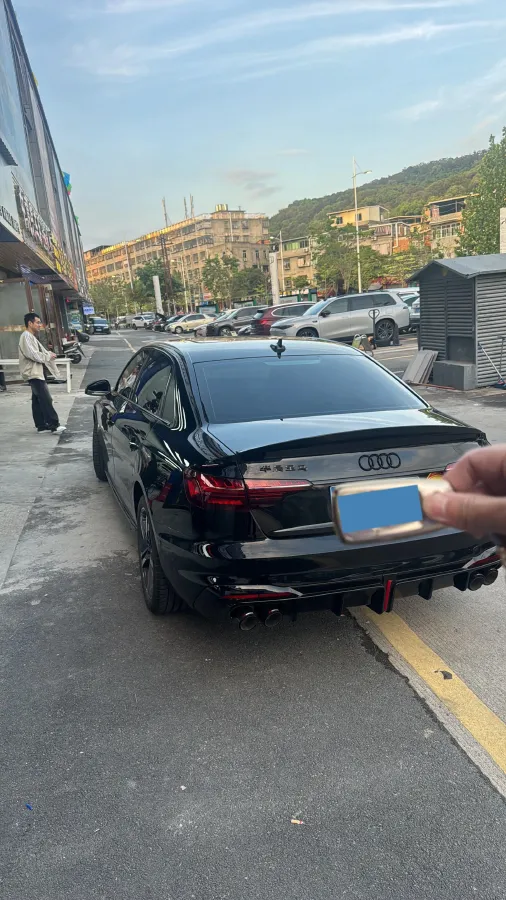 2022 Audi A4L 2.0T 190HP L4 7DCT,autocango,china used car exporter,china ev exporter,chinese used car exporter,chinese used ev exporter