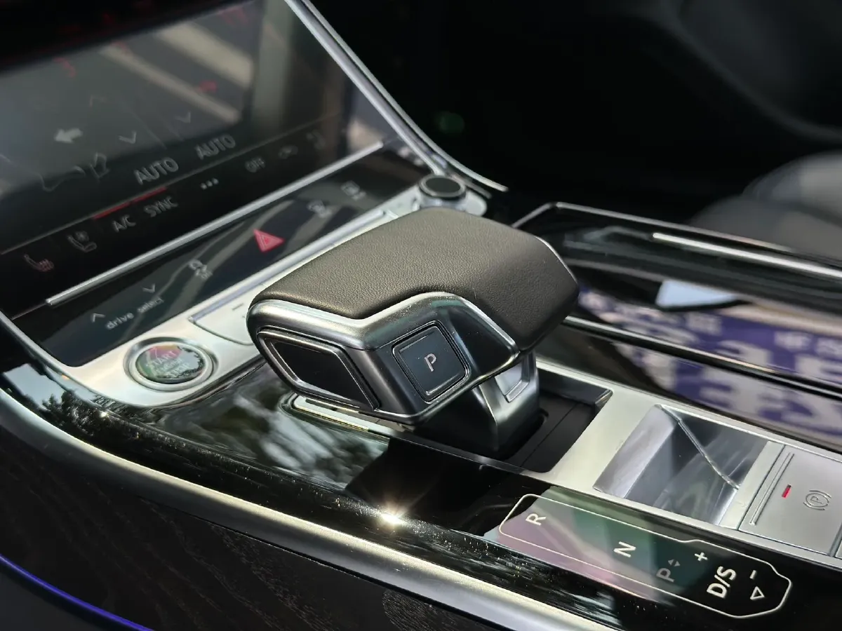 2022 Audi A8 3.0T 286HP V6 8AT,autocango,china used car exporter,china ev exporter,chinese used car exporter,chinese used ev exporter